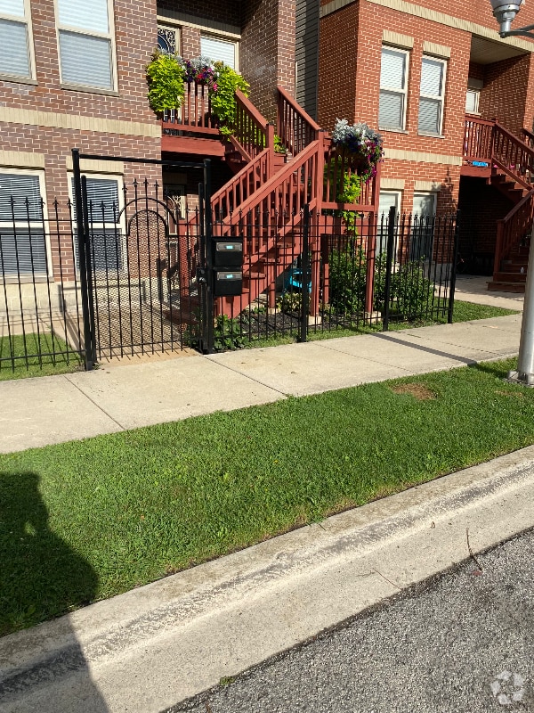 Building Photo - 7636 S Parnell Ave