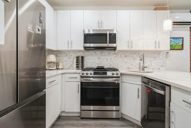 Foto del edificio - 1028 Hudson St