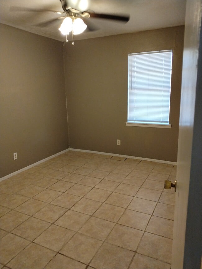 Foto del edificio - 618 E Highview Ave