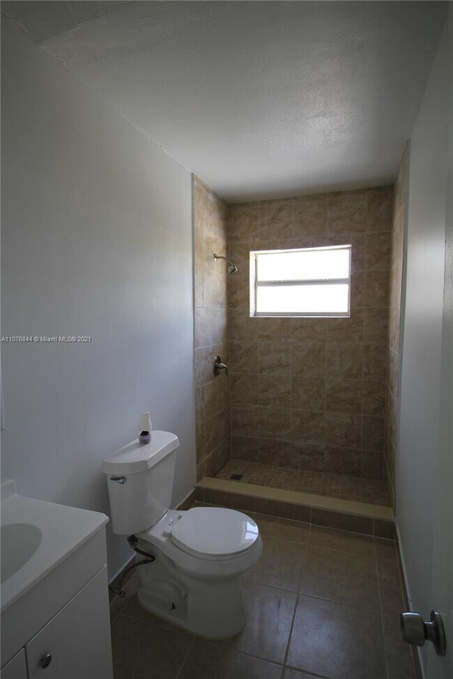 Foto del edificio - 156 W 16th St