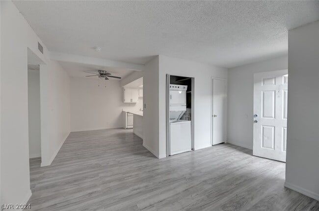 Building Photo - 6200 Camino De Rosa Dr