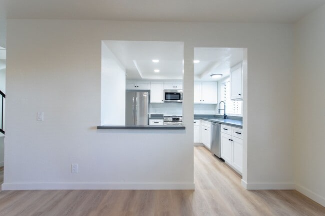 Building Photo - 28525 Avenida La Paz