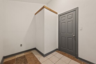 Building Photo - 100 W Hamilton St