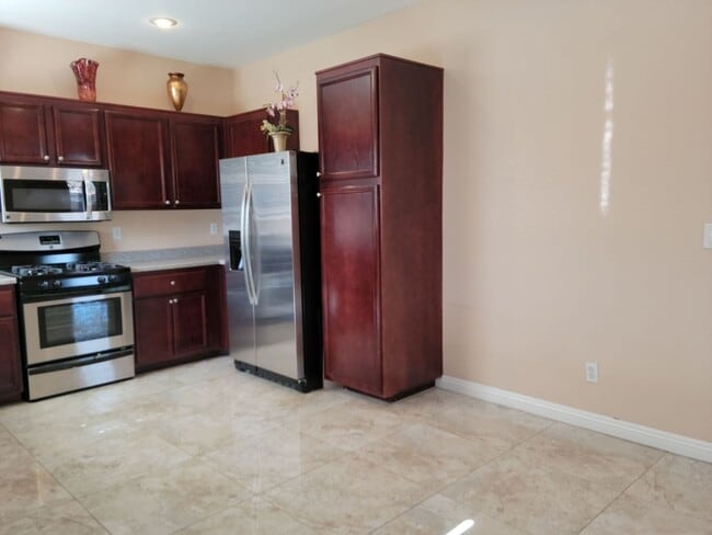 Building Photo - Downtown Summerlin Beauty