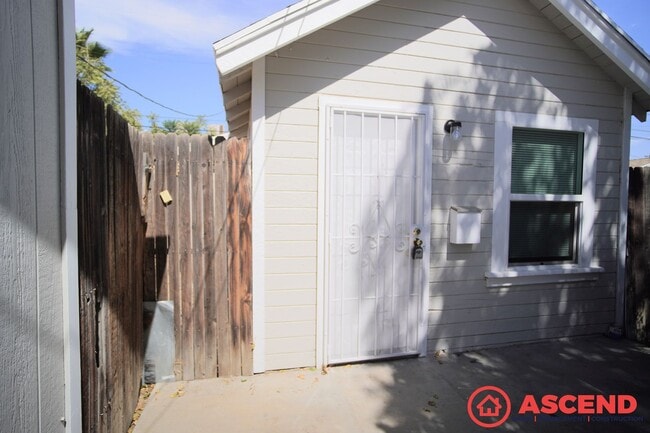 Building Photo - 412 El Tejon Ave