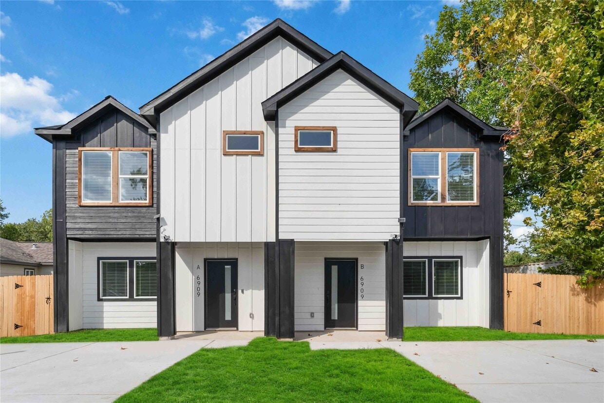 Foto principal - 6909 S Hall St