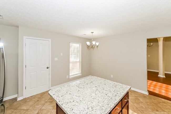 Building Photo - 5333 Doe Ln