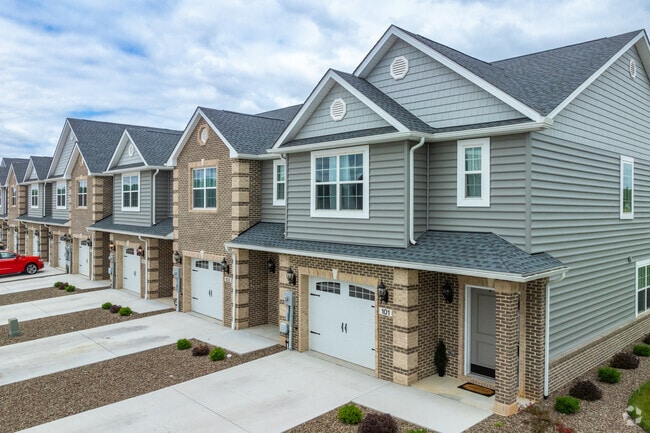 Building Photo - Delano Meadows