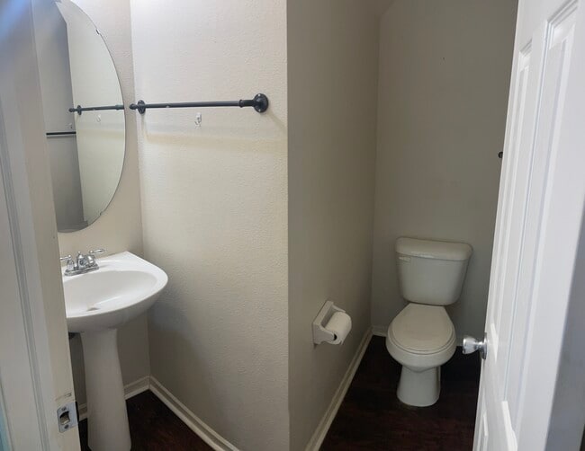 Building Photo - 557 Lakeside Valley Dr