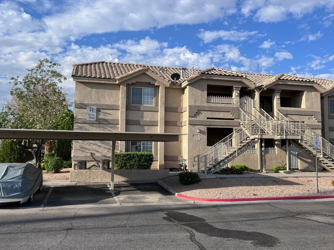 Primary Photo - Mannetta Lane Condo / 2 BR - 1st Floor