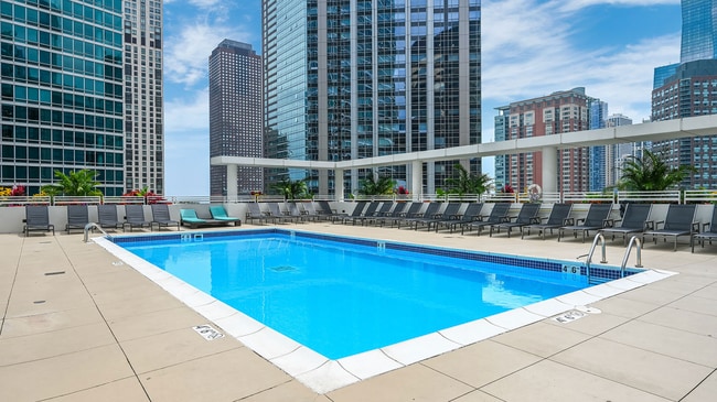 Foto del edificio - 600 N Fairbanks Ct