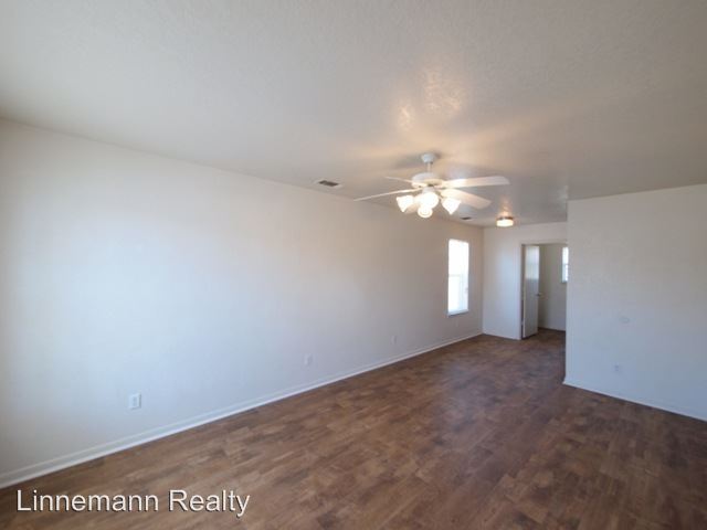 Building Photo - 2804 Leroy Cir