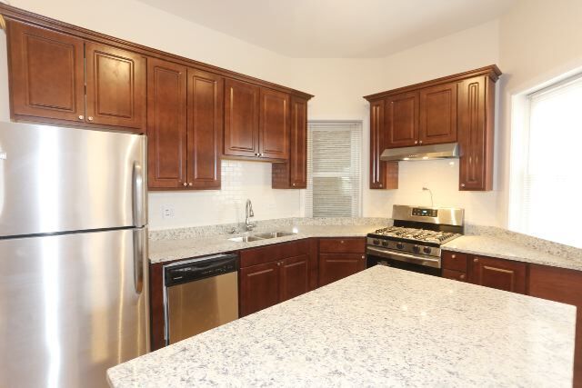 Building Photo - 1460 W Erie St