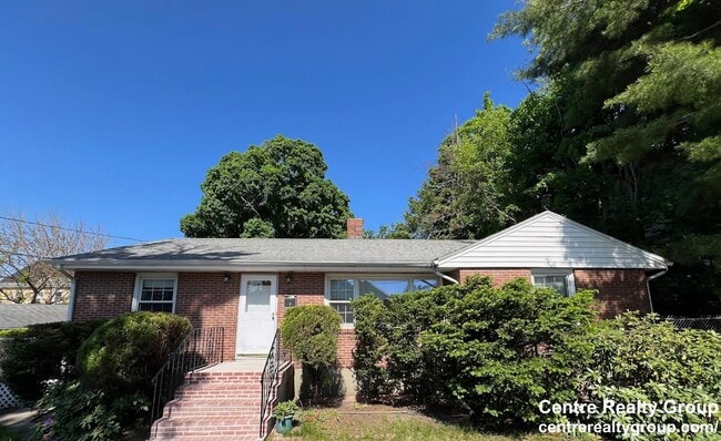 Building Photo - 207 Cherry St