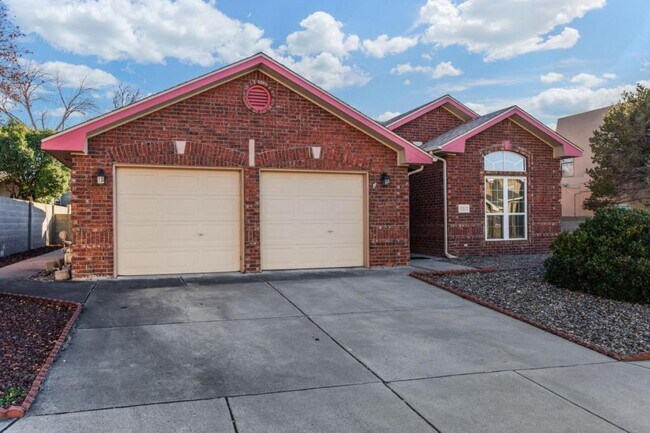 Foto del edificio - 9512 Rosas Ave NE