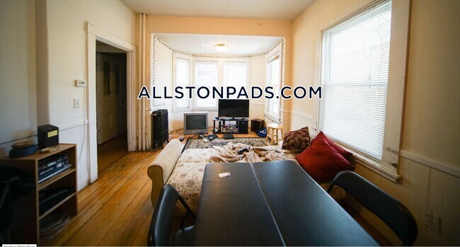 Building Photo - 12 Greylock Rd