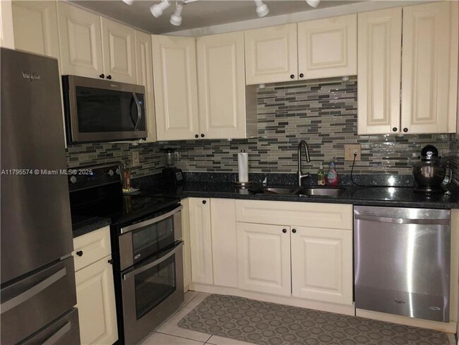 Foto del edificio - 9440 SW 8th St