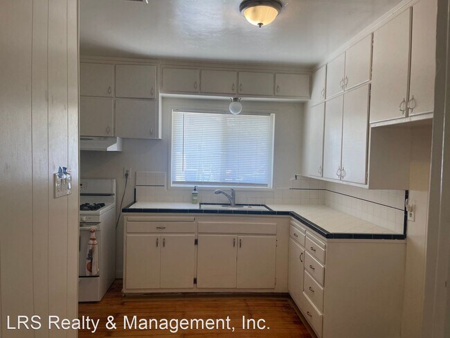 Building Photo - 2 br, 1 bath House - 307 East E St.