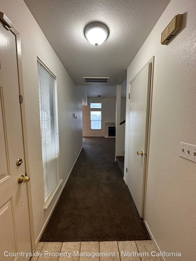 Foto del edificio - 2 br, 2.5 bath House - 1129 Cedar Creek Dr...