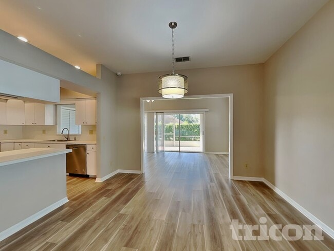 Building Photo - 443 Sandestin Dr SE