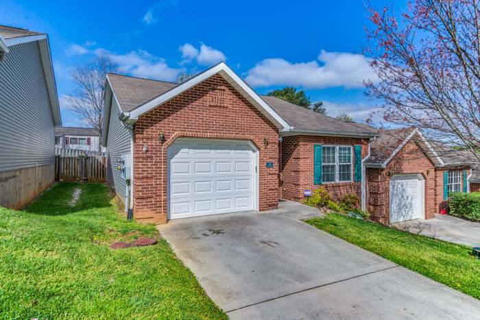 Front - 1327 Lucy Way