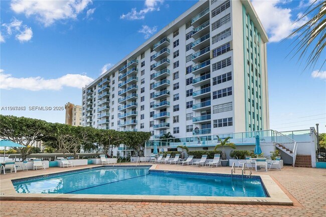 Foto del edificio - 2841 NE 163rd St