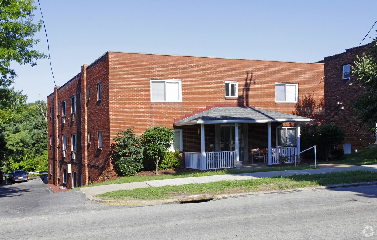 Primary Photo - 2708 Main St