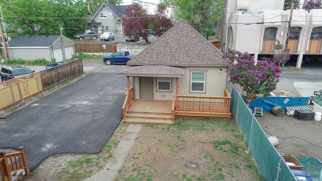 Building Photo - 1314 W Mallon Ave