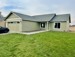 Building Photo - 216 E Montmorency Blvd