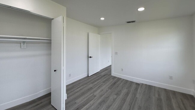Building Photo - 311 Wren Ave