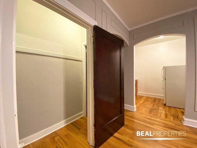 Foto del edificio - 0 bedroom in CHICAGO IL 60625