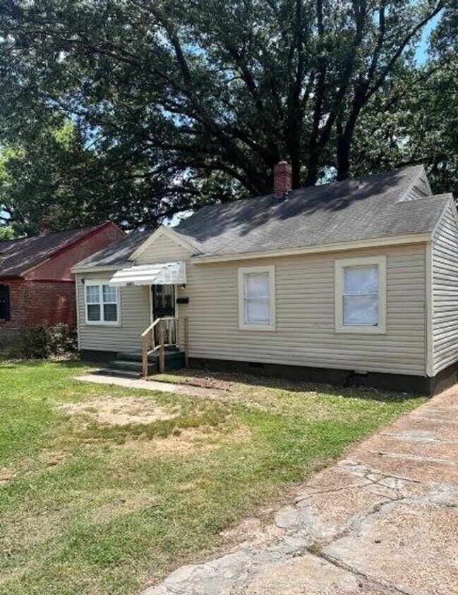 Foto principal - BELOW MARKET RENT!
