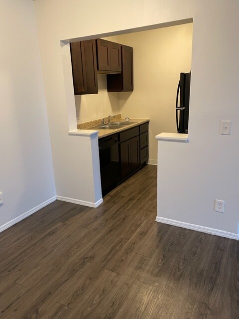 Mears-Cocina y comedor.jpg - Mears Place Apartments