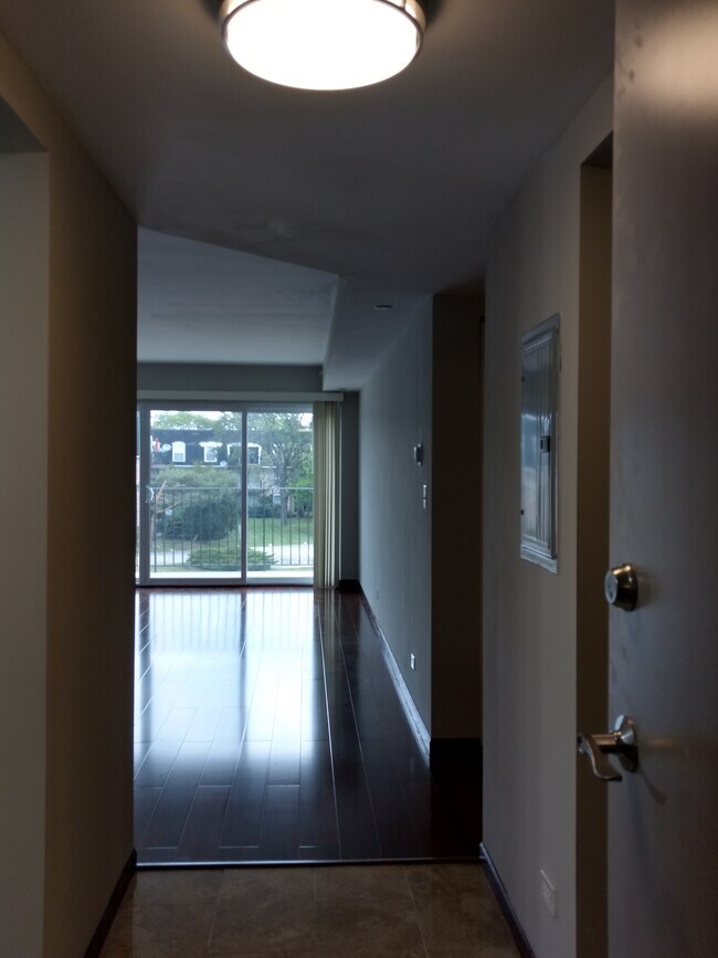 Foyer - 5201 Carriageway Dr