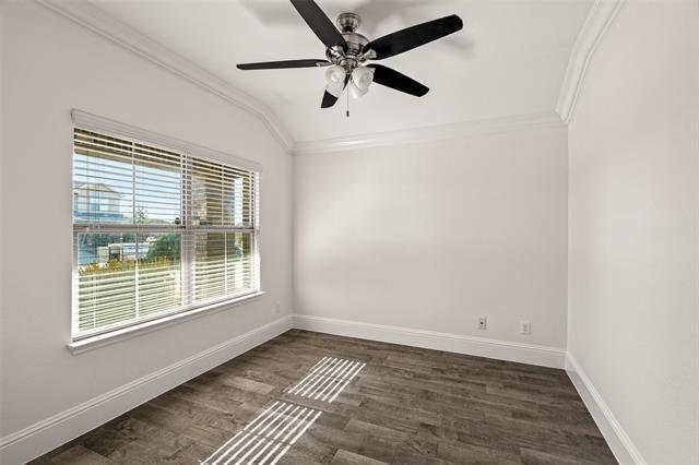 Foto del edificio - 303 Triple Crown Ln