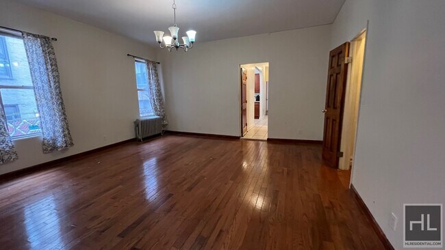 Foto del edificio - LARGE BRIGHT AND COZY  3 BEDROOM LINDEN BO...