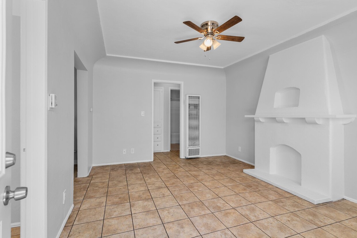 Primary Photo - 432-446 Walnut Avenue