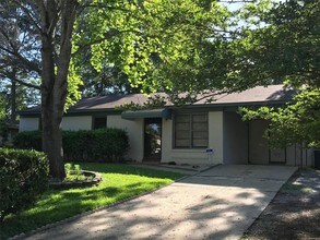 Building Photo - 1117 Karen Rd