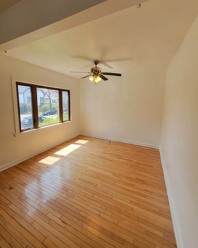 Living Room - 526 E Burleigh St