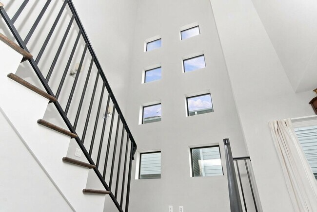 Building Photo - 2505 Webster St