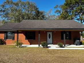 Building Photo - 15 Patricia Ln