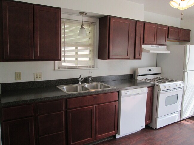 Foto del edificio - 519 Forest-Hill Dr