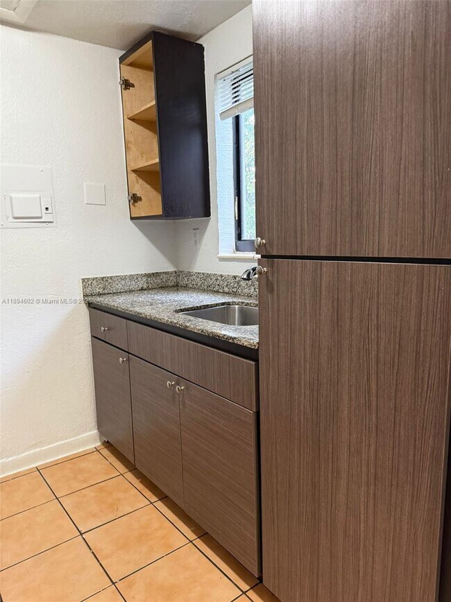 Foto del edificio - 180 NE 71st St