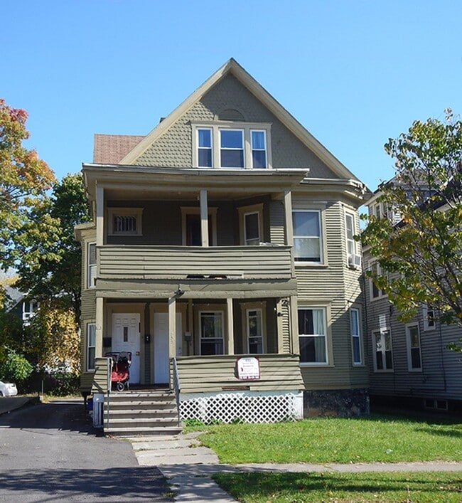 Building Photo - 833 Sumner Ave