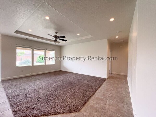 Foto del edificio - 4 bed, 2.5 bath home w/2 car garage