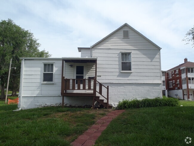 Building Photo - 2405 El Tivoli Dr