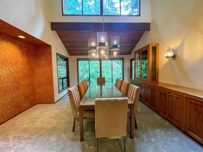 Foto del edificio - 4bd/4.25ba Bellevue Home