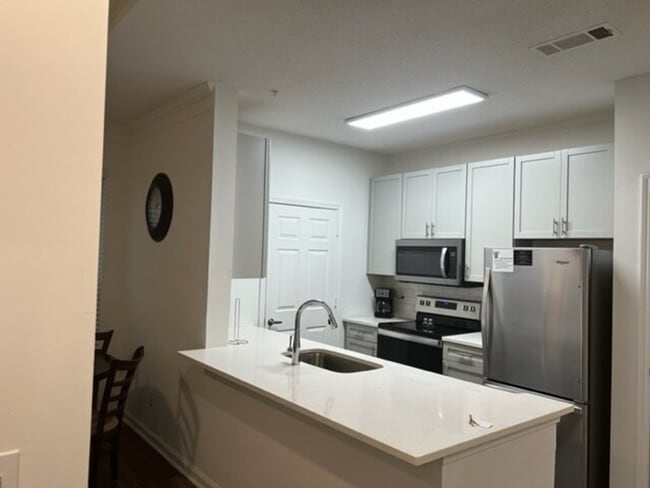 Foto del edificio - 32000 Gardner Dr