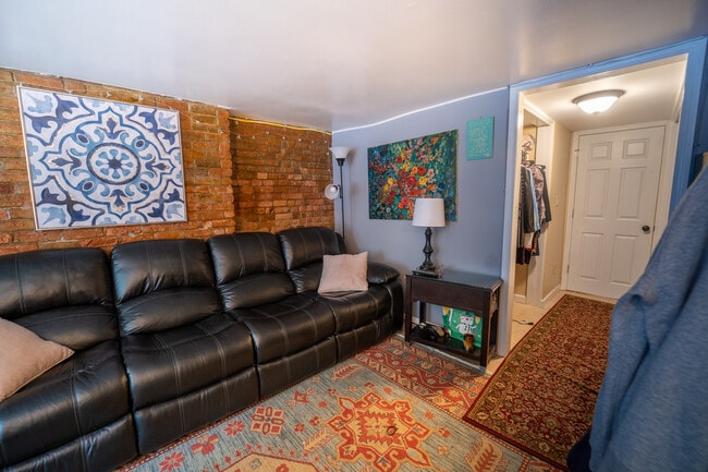 Building Photo - 284 Hudson Ave