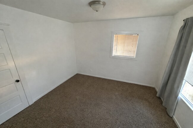 Foto del edificio - Charming 3-Bedroom, 1-Bathroom House in Northwest Bend, OR